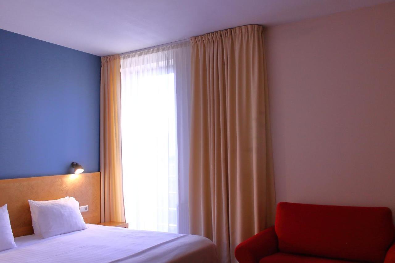 Hotel Kolumbs Liepaja Ngoại thất bức ảnh