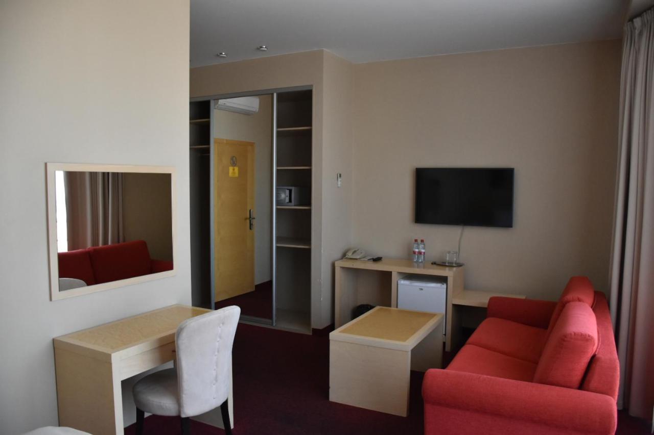 Hotel Kolumbs Liepaja Ngoại thất bức ảnh